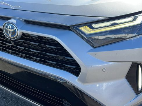 Used 2022 Toyota RAV4 XSE AWD/4WD image 9