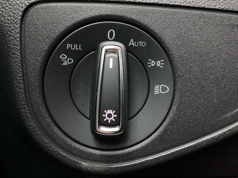 Used 2022 Volkswagen Atlas SE w/ Black Wheel Package image 38