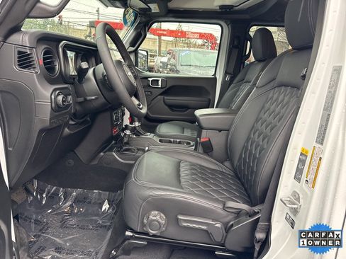 Used 2025 Jeep Gladiator Rubicon w/ Convenience Group image 16