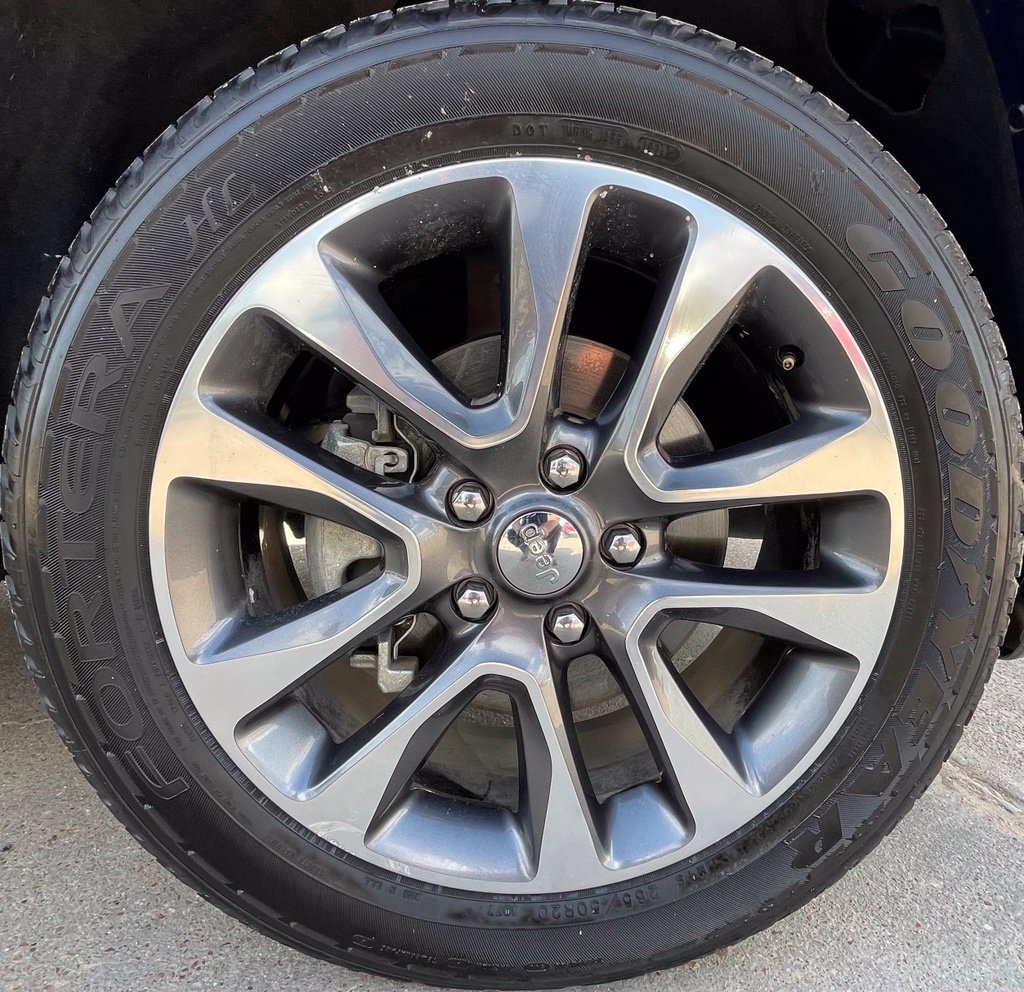 Used 2018 Jeep Grand Cherokee Overland RWD image 12