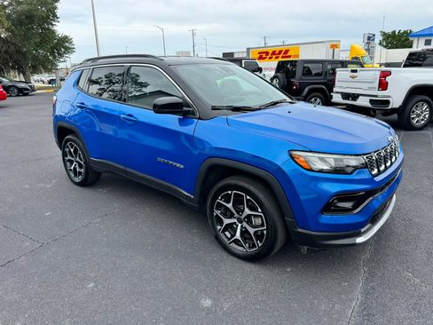 Used 2025 Jeep Compass Limited AWD/4WD image 4