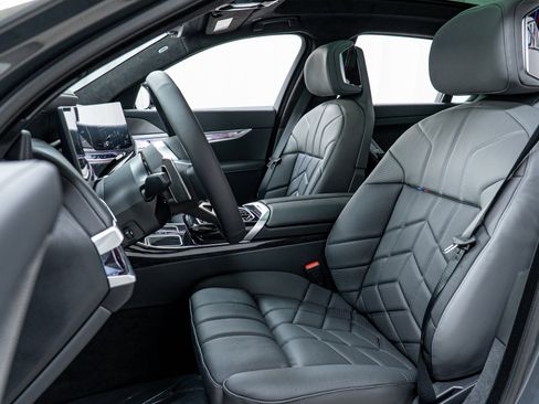 New 2026 BMW 740i xDrive image 13