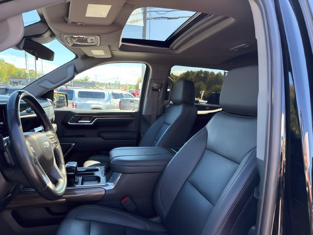Used 2024 Chevrolet Silverado 1500 LT Trail Boss w/ LT Trail Boss Premium Package AWD/4WD image 16