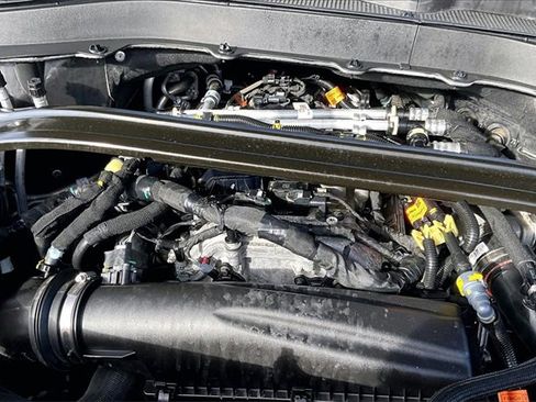 Used 2025 Ford Explorer ST-Line w/ ST-Line Street Pack image 32