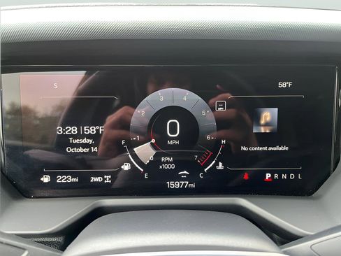 Used 2025 GMC Acadia AT4 image 23