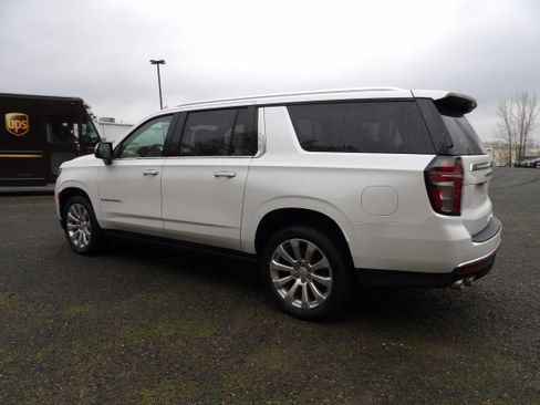 Used 2023 Chevrolet Suburban Premier AWD/4WD image 6