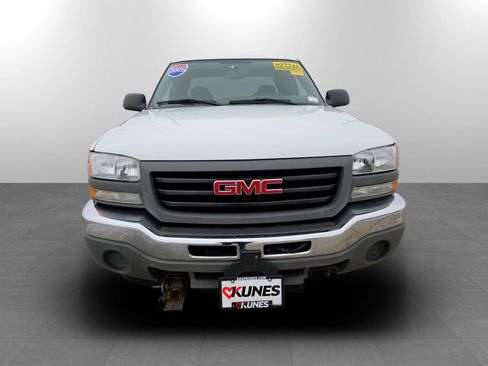 Used 2005 GMC Sierra 1500 W/T w/ Light Duty Power Package image 2