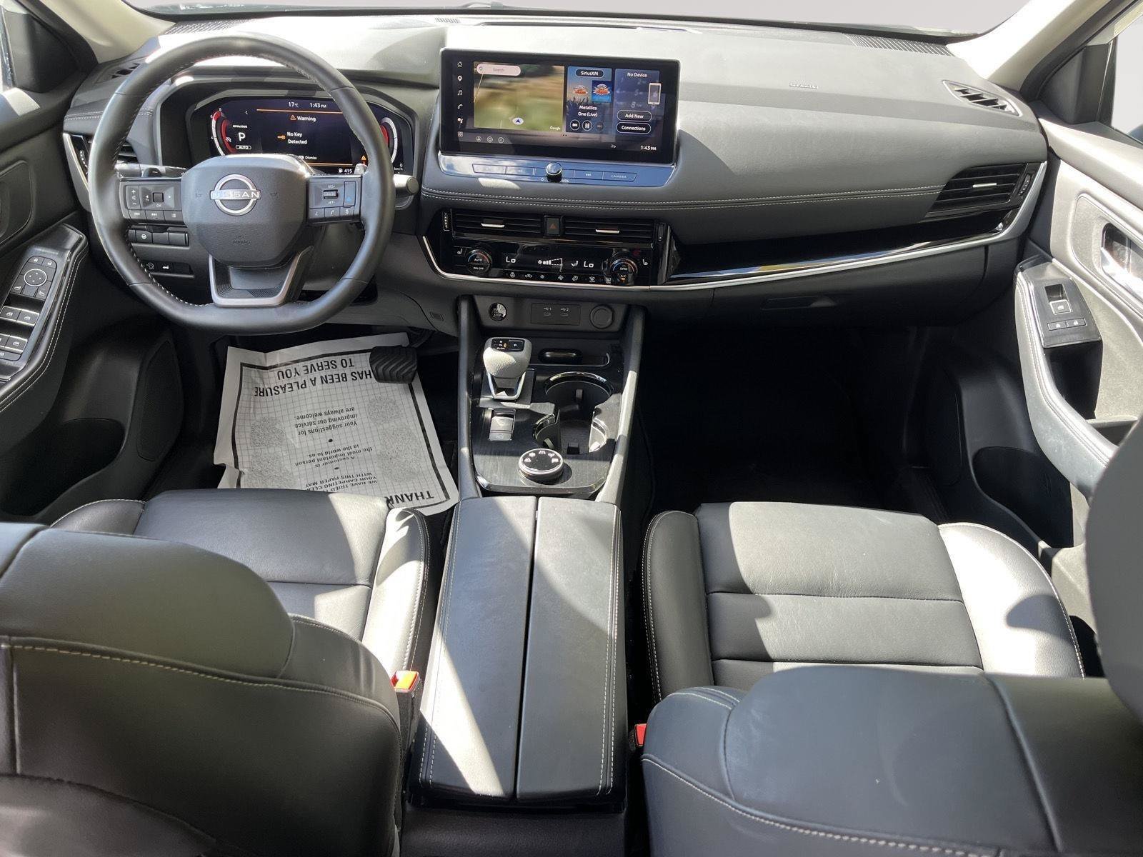 Used 2025 Nissan Rogue SL AWD/4WD image 16