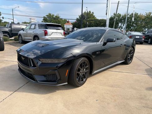 Used 2024 Ford Mustang GT RWD image 5