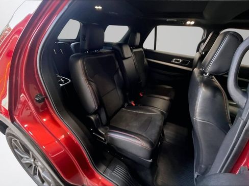 Used 2018 Ford Explorer XLT w/ XLT Appearance Package AWD/4WD image 24