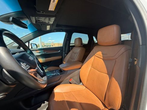 Certified 2024 Cadillac XT5 Premium Luxury w/ LPO, Floor Liner Package AWD/4WD image 28