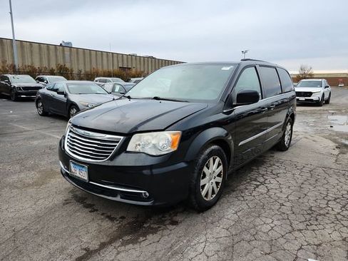 Used 2013 Chrysler Town & Country Touring image 25