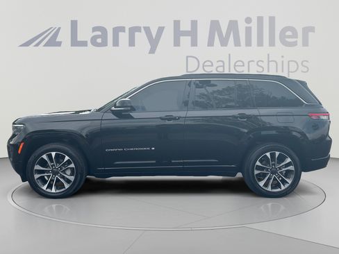 Used 2024 Jeep Grand Cherokee Overland w/ Luxury Tech Group IV AWD/4WD image 2