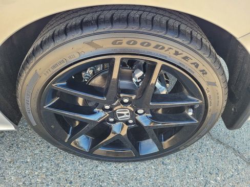 Used 2025 Honda Civic Sport image 25