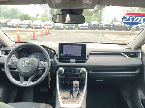 Used 2025 Toyota RAV4 LE AWD/4WD image 18