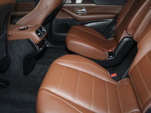 Used 2024 Mercedes-Benz GLS 450 4MATIC image 5