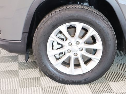 Used 2022 Jeep Cherokee Latitude Lux AWD/4WD image 17