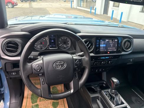 Used 2019 Toyota Tacoma TRD Sport w/ TRD Premium Sport Package AWD/4WD image 22