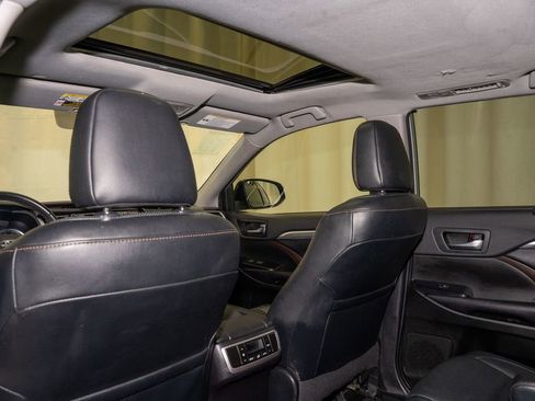 Used 2019 Toyota Highlander Limited image 9