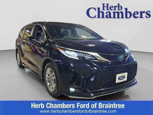 Used 2023 Toyota Sienna XSE w/ XSE Plus Package AWD/4WD image 1