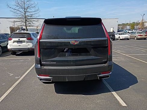 Used 2024 Cadillac Escalade Premium Luxury image 9
