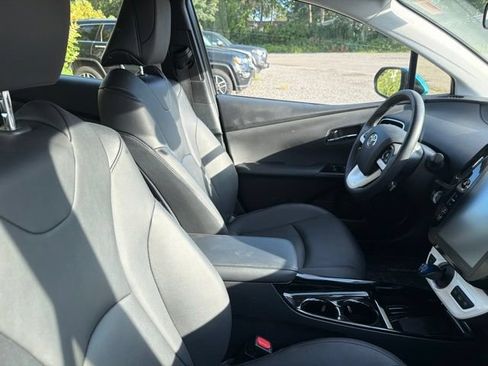 Used 2017 Toyota Prius Prime Premium FWD image 5
