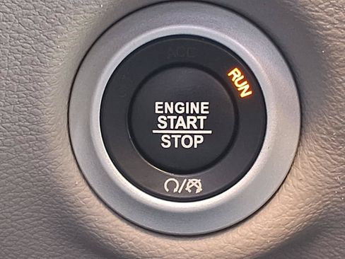 Used 2024 Chrysler Pacifica Touring-L FWD image 12
