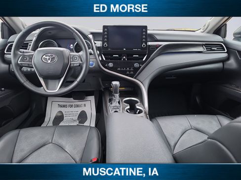 Used 2021 Toyota Camry XLE w/ Navigation Upgrade Package image 10