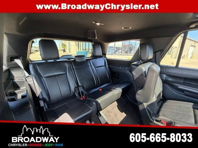 Used 2020 Ford Expedition XLT w/ Equipment Group 202A AWD/4WD image 12