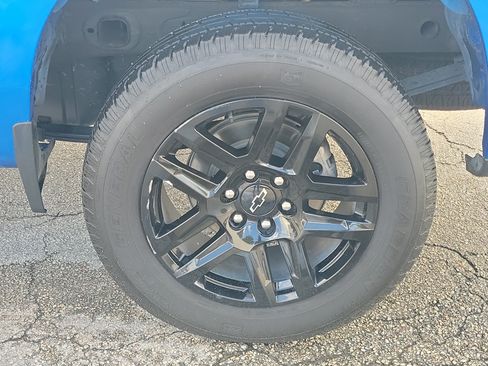 Used 2023 Chevrolet Silverado 1500 Custom w/ LPO, Dark Essentials Package RWD image 2