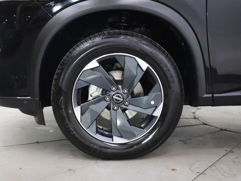 Used 2025 Nissan Rogue SV image 31