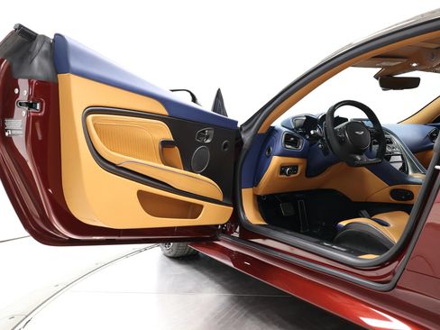 Used 2023 Aston Martin DBS Coupe RWD image 17