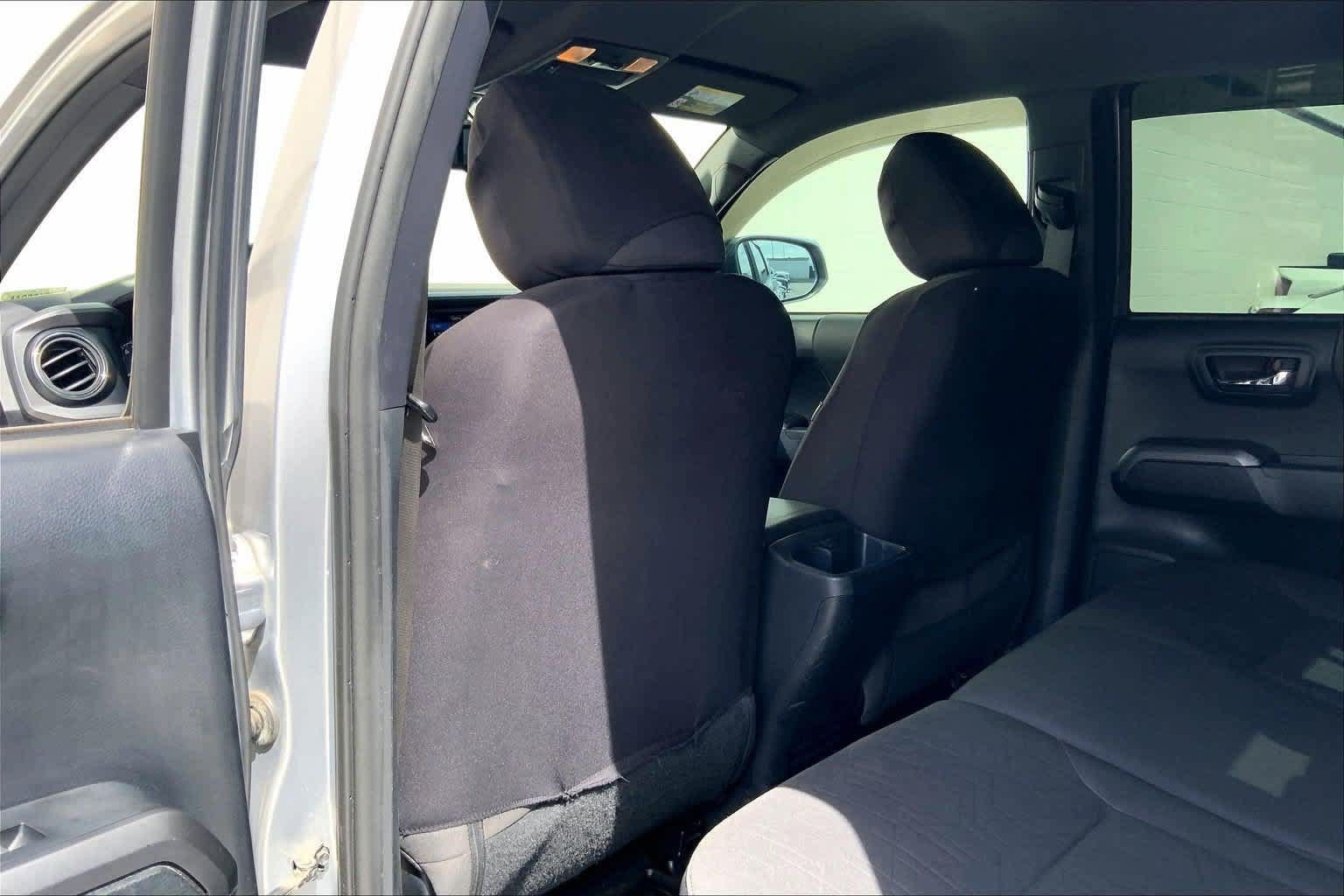 Used 2017 Toyota Tacoma 2WD Double Cab image 12