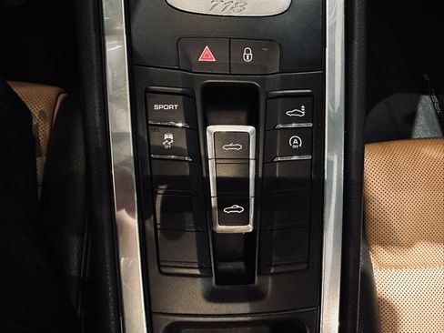 Used 2018 Porsche 718 Boxster RWD image 20