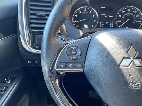 Used 2020 Mitsubishi Outlander SE AWD/4WD image 17