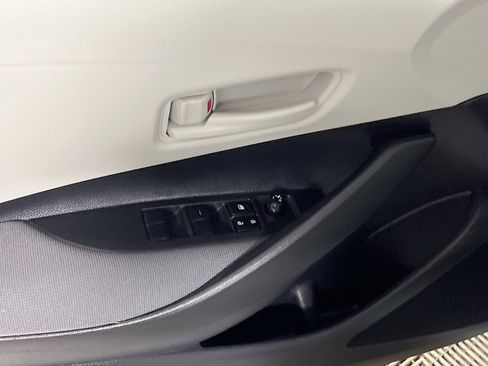 Used 2025 Toyota Corolla LE w/ Convenience Package image 17