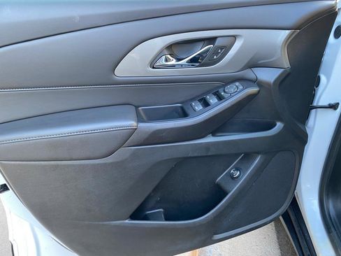 Used 2023 Chevrolet Traverse LT image 22