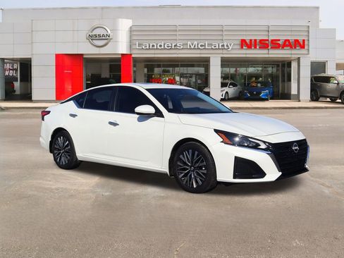 Used 2025 Nissan Altima 2.5 SV w/ SV Premium Package image 1