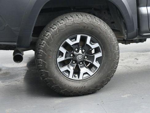 Used 2022 Toyota Tacoma TRD Off-Road AWD/4WD image 10
