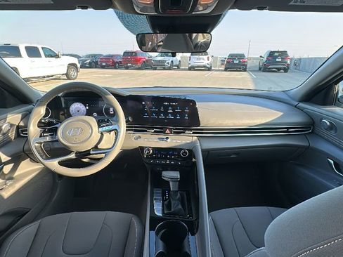 Certified 2025 Hyundai Elantra SEL image 22
