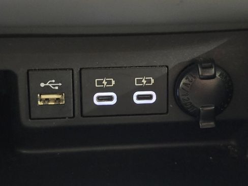 Certified 2023 Toyota Highlander LE image 28