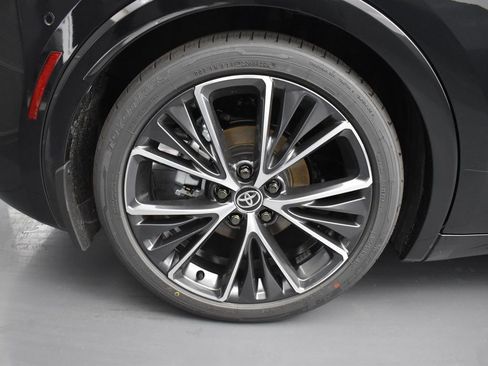 Used 2024 Toyota Prius Limited w/ Limited Premium Package image 5