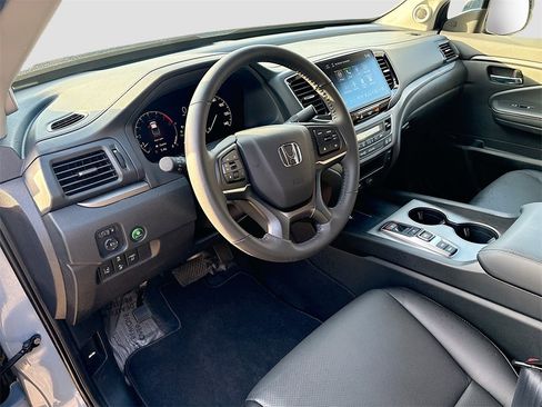 Used 2025 Honda Ridgeline RTL image 9