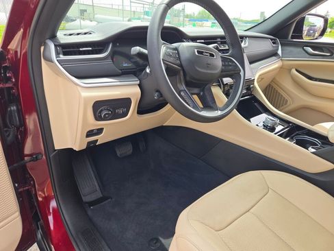 Certified 2023 Jeep Grand Cherokee Limited w/ Luxury Tech Group II AWD/4WD image 20