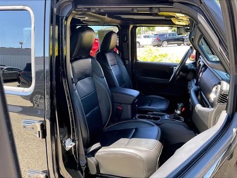 Used 2023 Jeep Wrangler Unlimited Sahara w/ Cold Weather Group AWD/4WD image 11