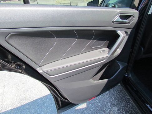 Used 2022 Volkswagen Tiguan SE FWD image 13