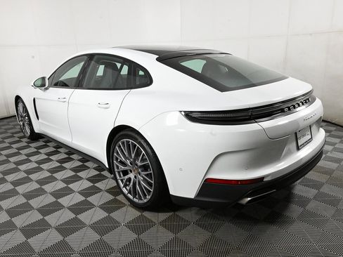 New 2025 Porsche Panamera 4 image 3