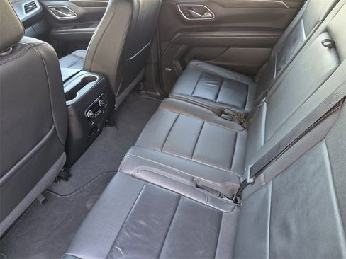 Used 2024 Chevrolet Suburban LT image 20