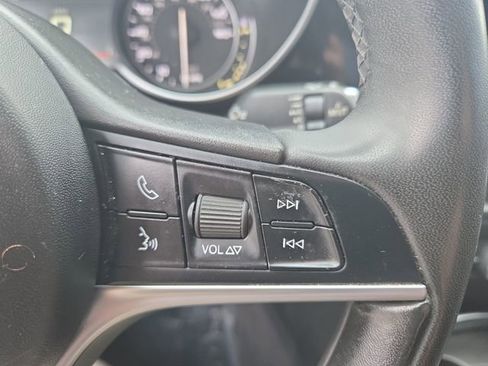 Used 2017 Alfa Romeo Giulia AWD w/ Sport Appearance Package image 21