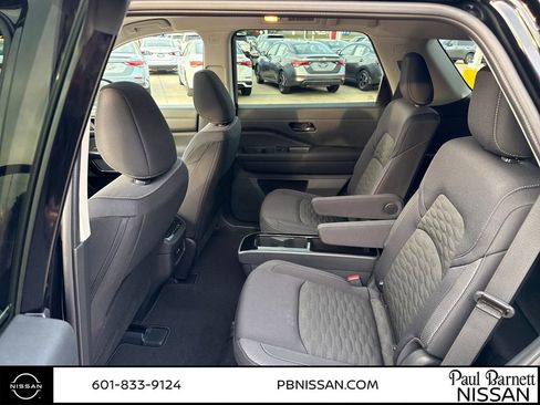 New 2025 Nissan Pathfinder SV w/ SV Premium Package image 31